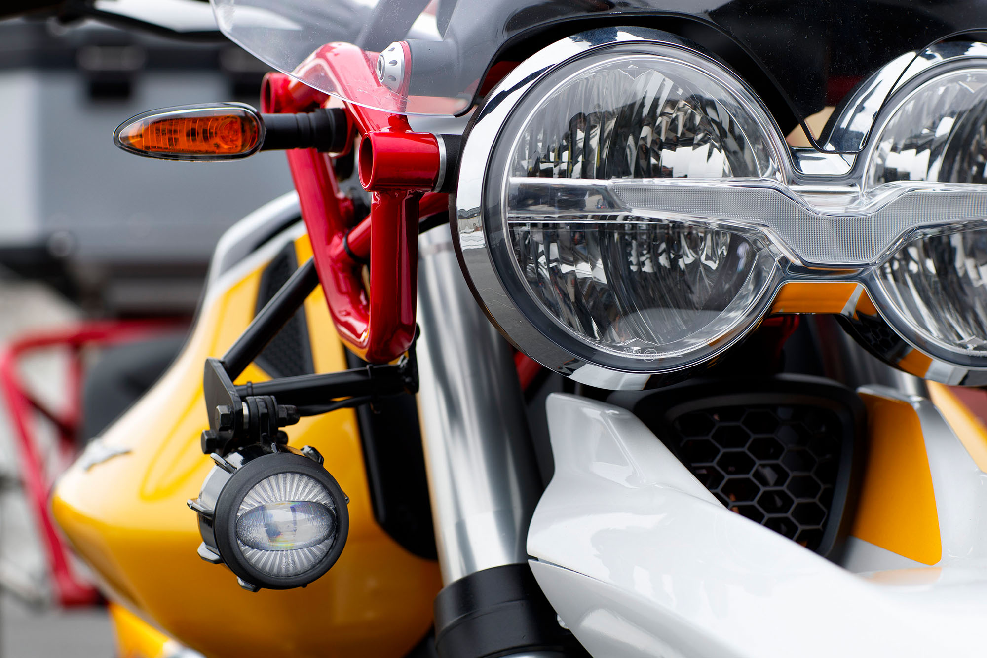 LED fog light for Moto Guzzi V85 TT incl. installation kit